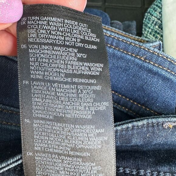 NYDJ Curves 360 Distressed Jeans - Picture 8 of 8